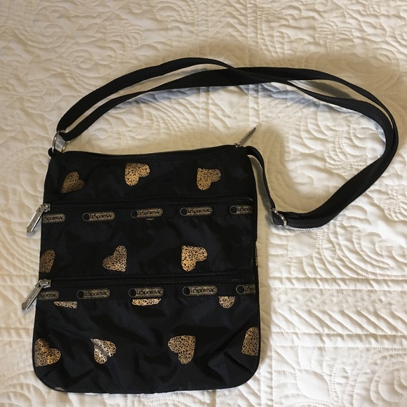 Lesportsac Handbags - LeSportSac crossbody purse